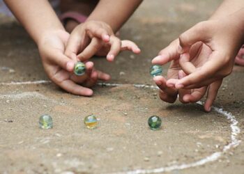 القيروان: وفاة طفل بعد إبتلاعه “كجّة”