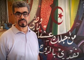 الجزائري نور الدين كور يفوز ب”إجازة” فن الخط العربي