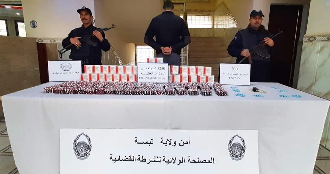 الحدود الجزائرية التونسية: حجز 2.5 كغ من الزطلة و 5 آلاف قرص مهلوس