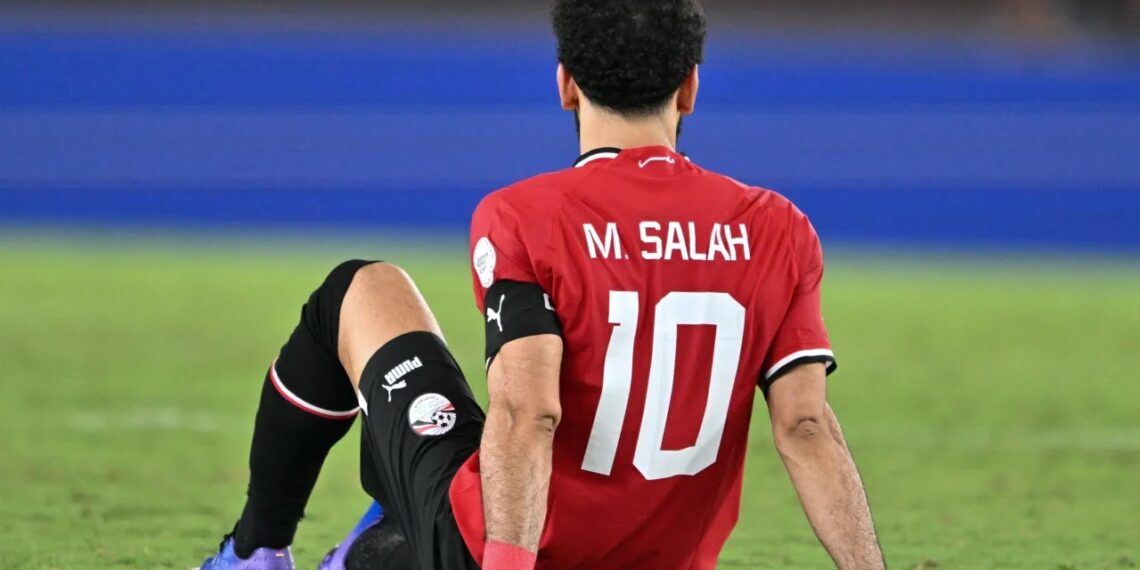 بعد مباراة مصر: محمد صلاح يسافر إلى إنجلترا لاستكمال علاجه