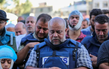 وصول الصحفي وائل الدحدوح إلى مصر لتلقي العلاج