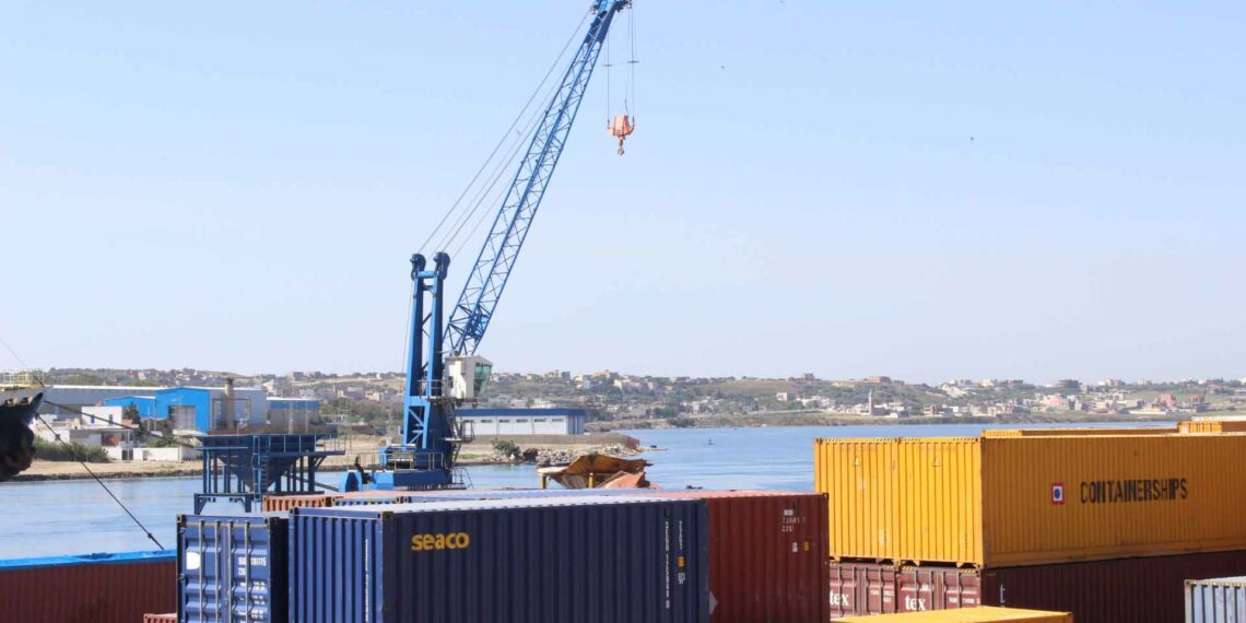 بنزرت: وصول سفينة محملة بـ13199 طنا من الامونيتر