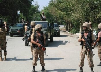 7 قتلى في قصف باكستاني لمواقع في إيران والصين تعرض الوساطة