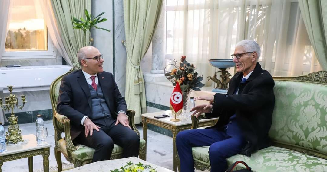 وزير الخارجية يلتقي المخترع التونسي جمال الحنبلي
