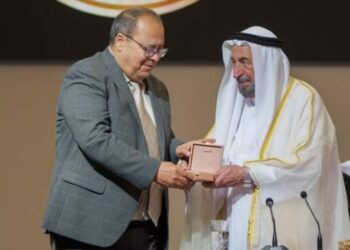 الشاعر التونسي عبد العزيز الهمامي يُتوّج بجائزة القوافي بمهرجان الشارقة للشعر العربي