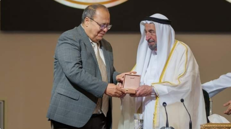 الشاعر التونسي عبد العزيز الهمامي يُتوّج بجائزة القوافي بمهرجان الشارقة للشعر العربي