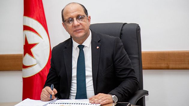 وزير الشؤون الإجتماعية يتعرّض لحادث مرور والإحتفاظ بسائقه