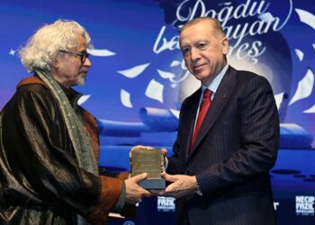 تركيا: المخرج التونسي الناصر خمير يتحصل على جائزة “نجيب فاضل للفنون والثقافة 2023”