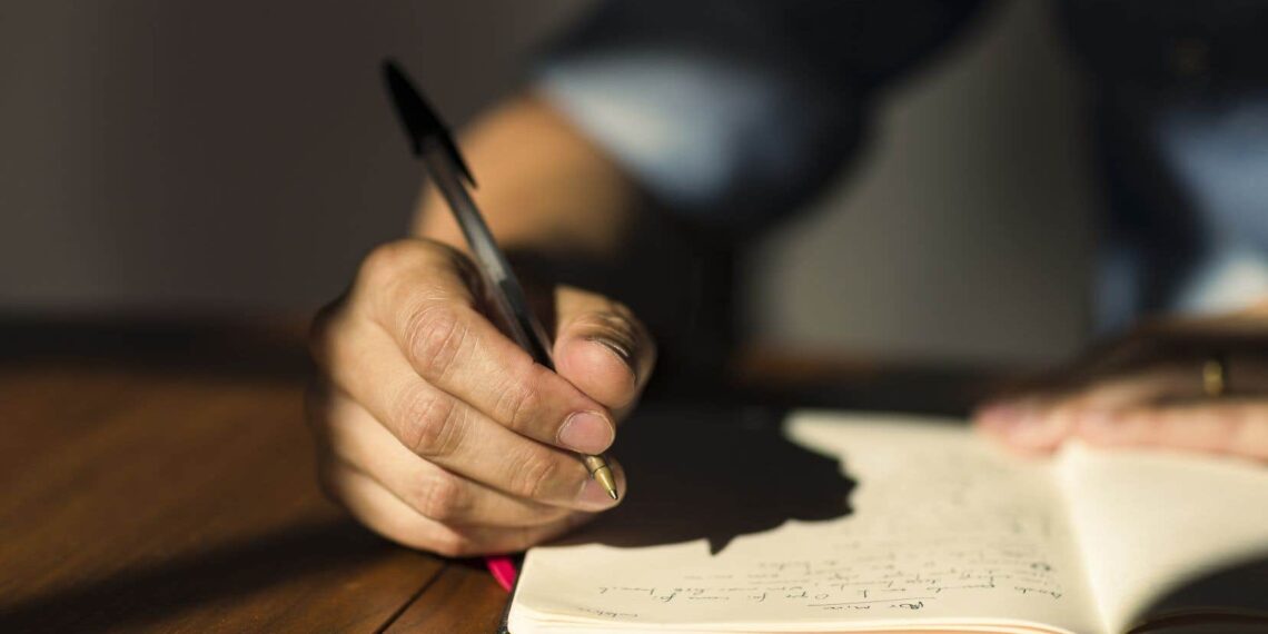 إشارات أحمد الحمروني: أمور شخصيّة