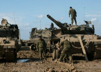 إذاعة الجيش الإسرائيلي: جيشنا يواجه معارك صعبة بمدينة غزة