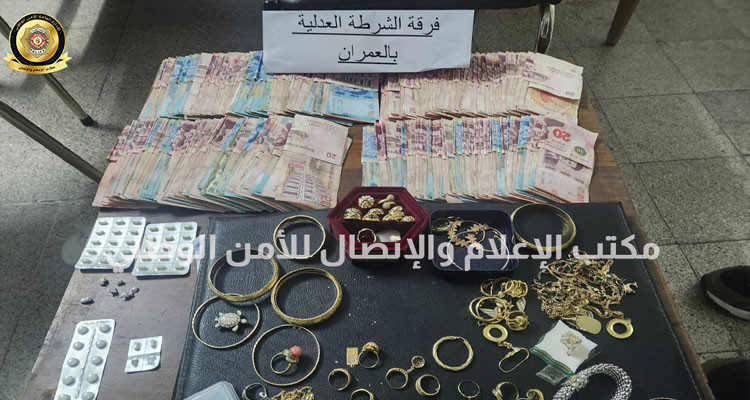 العاصمة: حجز سبع صفائح “زطلة” ومخدرات ومبلغ مالي وكميات من المصوغ والقبض على المروجين