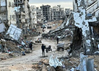 مجزرة: الإحتلال يستهدف فلسطينين  كانو ينتظرون المساعدات بشمال غزة