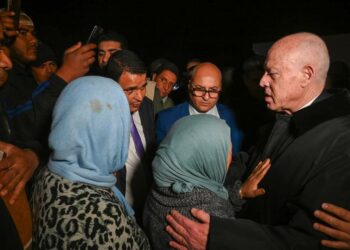 سعيّد يستمع لمشاغل المواطنين بقفصة والقصرين