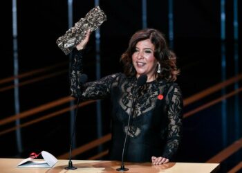 كوثر بن هنية تفوز بسيزار افض فيلم وثائقي عن فيلمها “بنات ألفة”