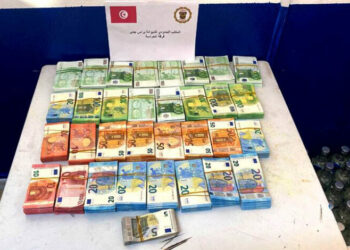 حجز قرابة 7 ملايين دينار من العملة الأجنبية المهرّبة السنة الماضية