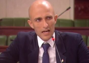 نائب لوزير الفلاحة: “فمّة زيت زيتونة بـ 15 دينار ؟ وفروه خلّي الشعب في رمضان يلقى الزيت‎”