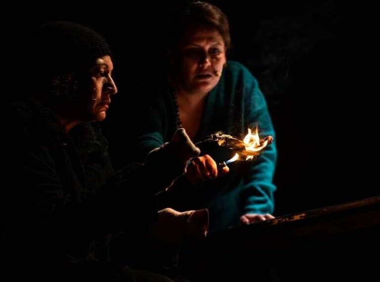 مسرحية “آخر البحر” للفاضل الجعايبي: “المكانُ الذي لا يُؤنّثُ لا يُعَوّلُ عليه” (02 من 10)