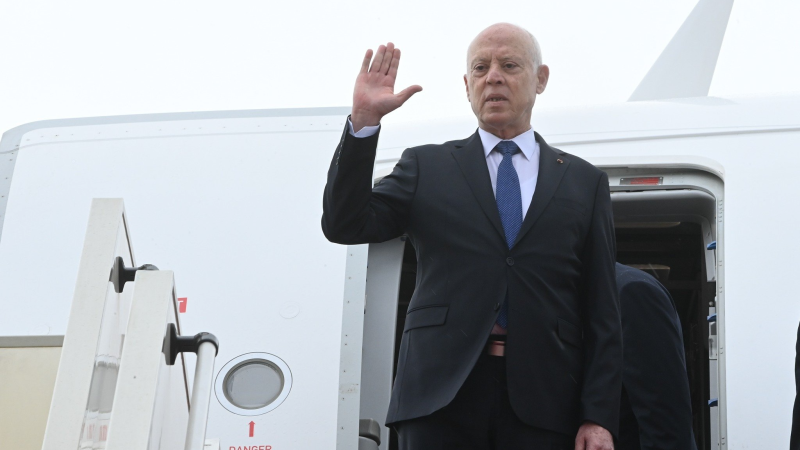 رئيس الجمهورية يغادر أرض الوطن في اتجاه الجزائر