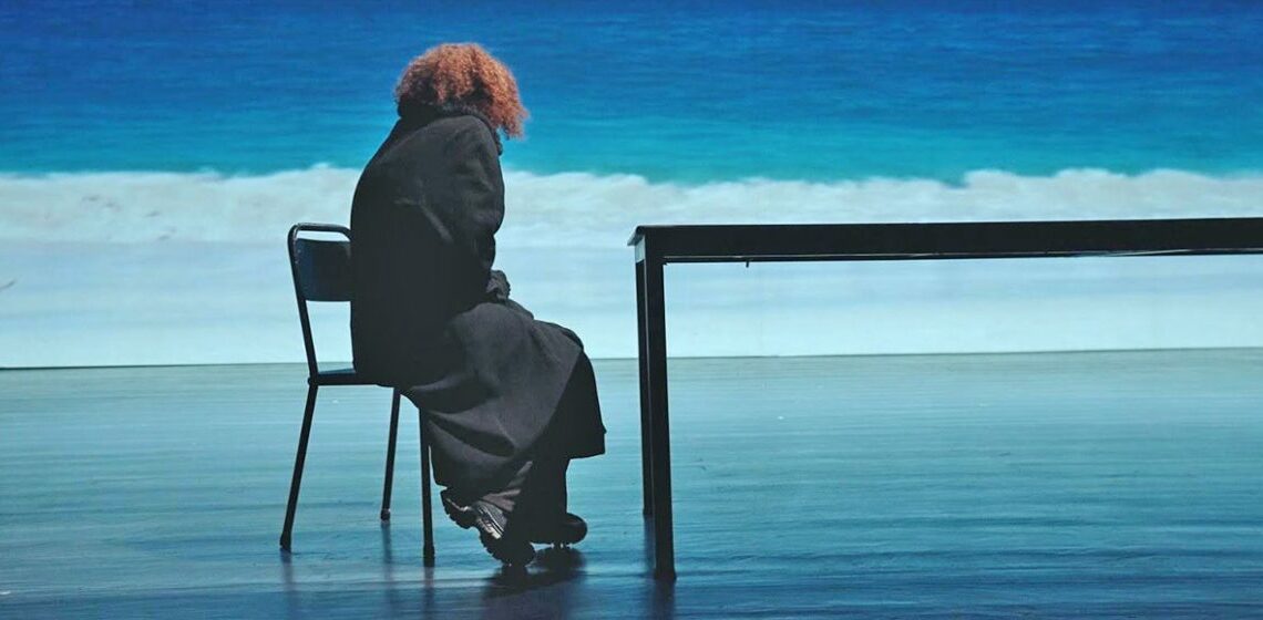 قراءة في مسرحية “آخر البحر” للفاضل الجعايبي: “المكانُ الذي لا يُؤنّثُ لا يُعَوّلُ عليه” (05 من 10)