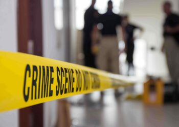 مهاجر غير نظامي من جنسية إفريقية يطعن طفل 17 سنة