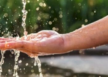 رئاسة الحكومة تصدر منشورا خاصا بترشيد استهلاك المياه بالوزارات والهيئات والمؤسسات والمنشآت العمومية