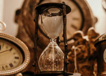 إشارات أحمد الحمروني: إهدار الوقت    