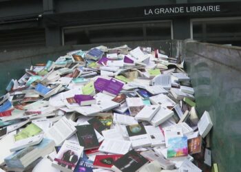 إشارات أحمد الحمروني                 نون والقلم…