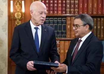 قيس سعيّد لمحافظ البنك المركزي: جمعيات تتلقى مبالغ خيالية في خرق تام للقانون وفي تدخّل سافر في الشؤون الداخلية لتونس