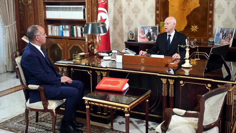 قيس سعيّد لدى لقائه برئيس الحكومة: وثيقة التوجيهات الكبرى للتنمية يجب ان تقطع مع الماضي