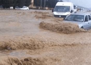 بسبب الامطار: انقطاع الطريق قبلّي-دوز