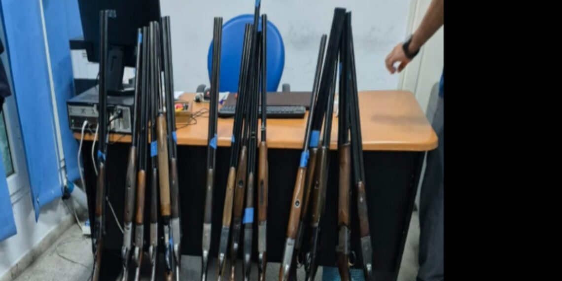 مصالح الديوانة بحلق الوادي تحبط عملية تهريب 83 بندقية صيد