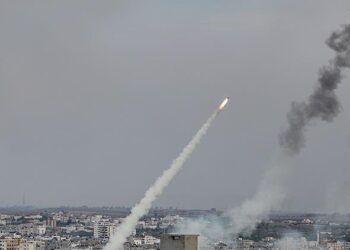 بدء الهجوم الايراني على إسرائيل: مئات الصواريخ في سماء تل أبيب