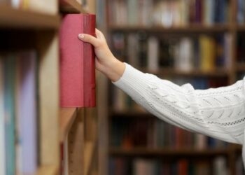 إشارات أحمد الحمروني: ما أقصره !