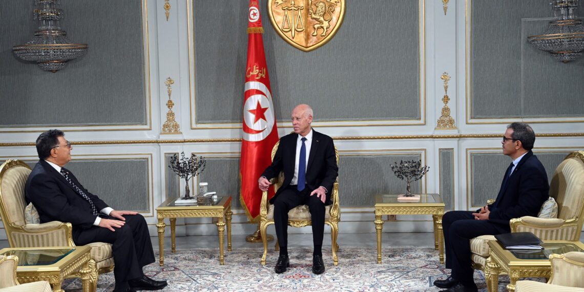 رئيس الجمهورية يستقبل برئيسي الغرفتين النيابيتين