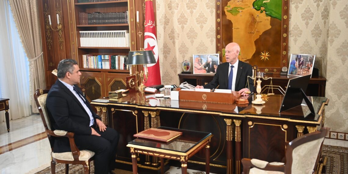 قيس سعيّد يدعو الى ضرب منابع عصابات كبار المضاربين والمهربين