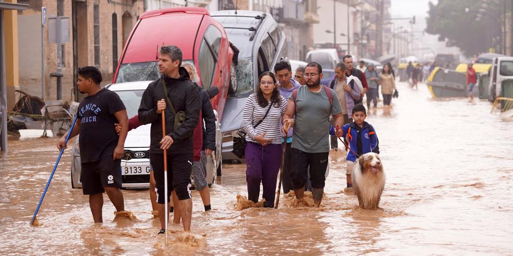 الأمطار الطوفانية في شرق اسبانيا تتسبب في 140 حالة وفاة