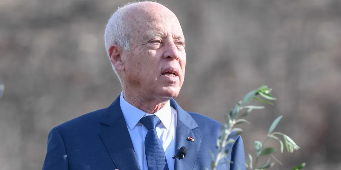 قيس سعيّد يؤدي زيارة غير معلنة لديوان الأراضي الدولية بالنفيضة