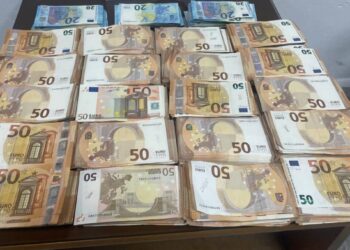 الديوانة بمطار المنستير تحبط محاولة تهريب مبلغ 100 ألف أورو