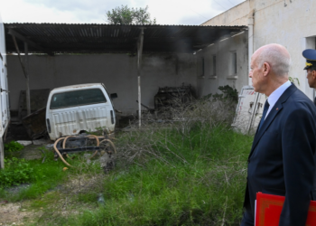 رئيس الجمهورية يعاين الخراب والتخريب في هنشير النفيضة ومسرح الهواء الطلق بسوسة ويأمر بتدارك الوضع سريعا