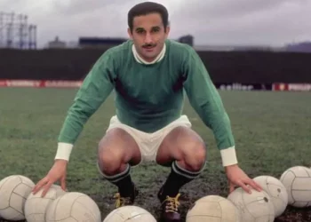 وفاة رشيد مخلوفي، نجم كرة القدم الذي ضحّى بالشهرة والمال من أجل تحرر بلاده