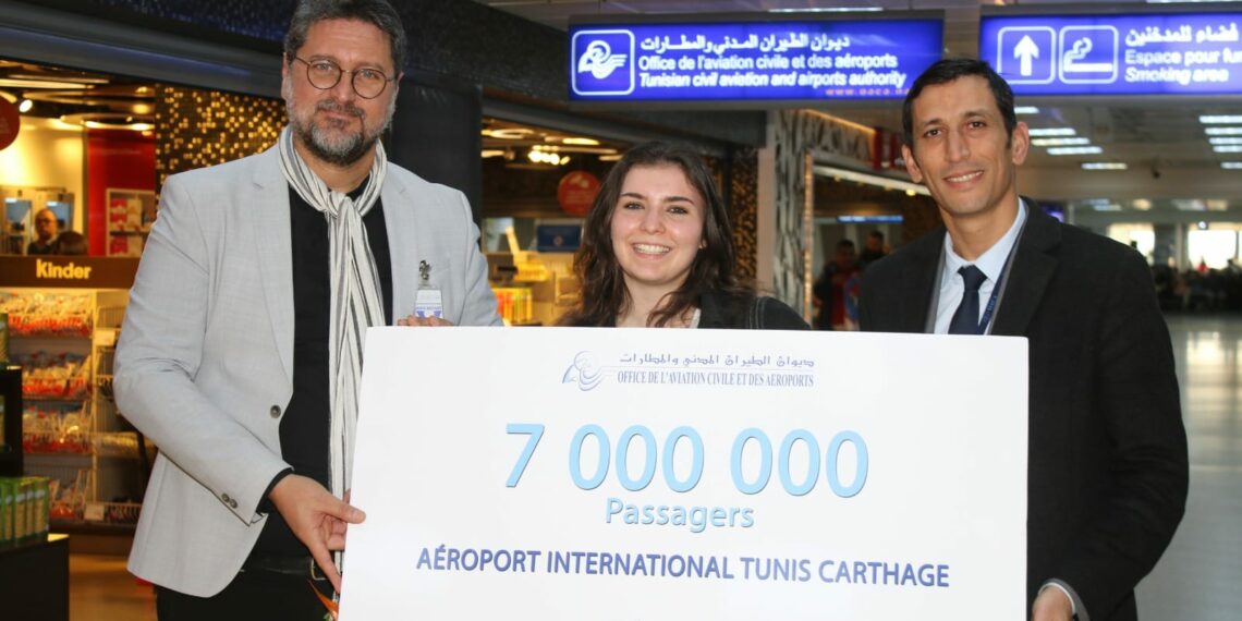 مطار تونس يحتفي ببلوغ 7 ملايين مسافر
