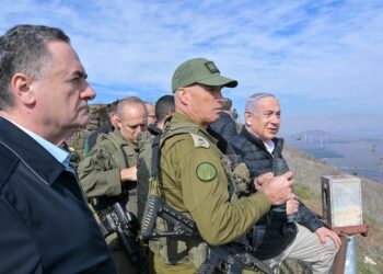 اغتنم سقوط النظام في دمشق: الجيش الإسرائيلي يستولي على المنطقة العازلة بالجولان السوري