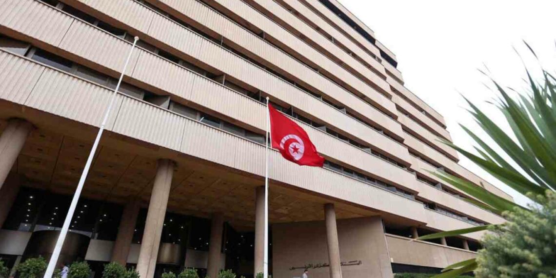 البنك المركزي يقرر تثبيت سعر الفائدة عند 8