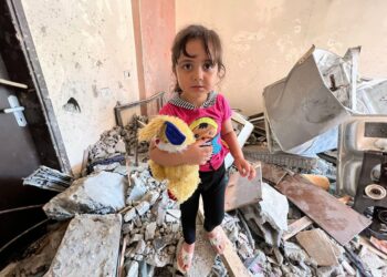 اطفال غزّة يتجمّدون حتى الموت