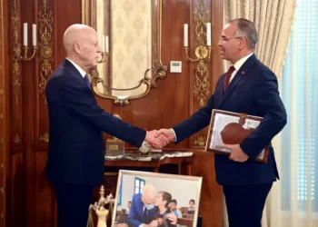 لدى استقباله رئيس الحكومة: سعيّد يؤكد على ضرورة الإسراع في توريد عدد من الحافلات وعربات الميترو للتّخفيف من معانة المواطن