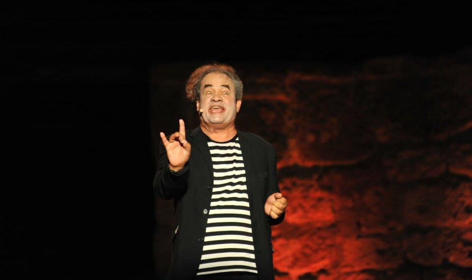 إشارات أحمد الحمروني: الفكاهة موهبة وفنّ