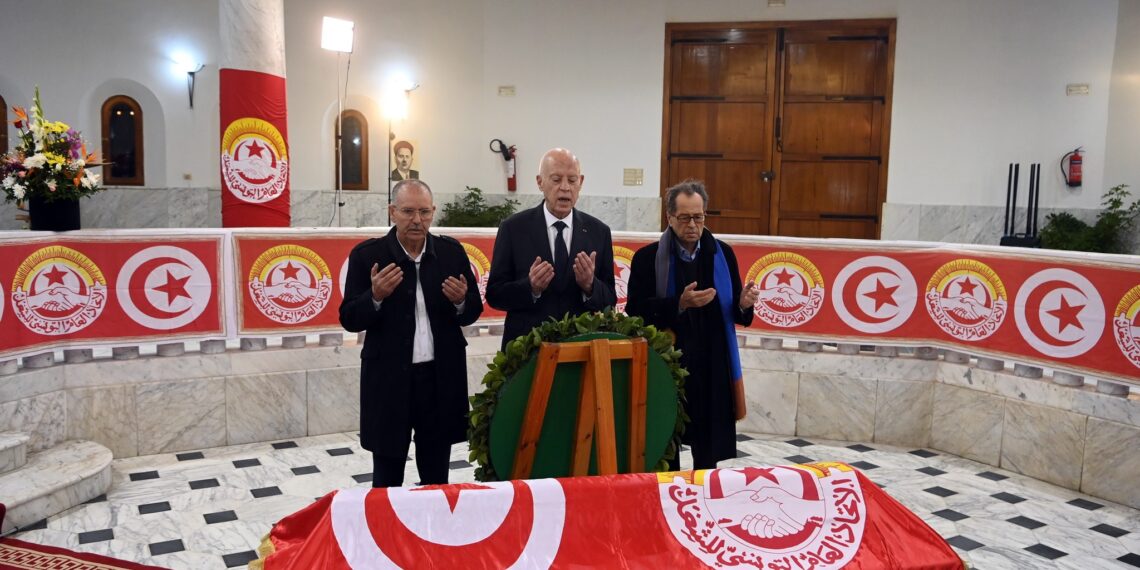 إشراف رئيس الجمهورية قيس سعيّد على موكب إحياء الذكرى 72 لاغتيال الزعيم النقابي فرحات حشاد، بضريح الشهيد بالقصبة