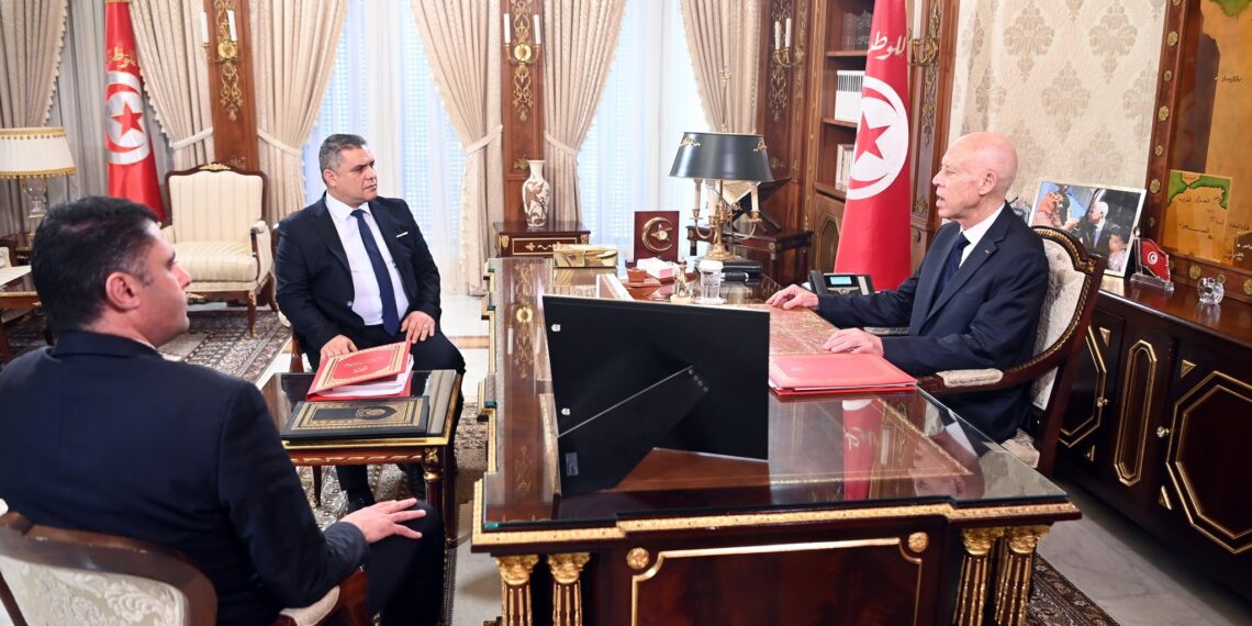 رئيس الجمهورية يشدد على ضرورة مضاعفة الجهد لتأمين حياة المواطنين عبر تفكيك الشبكات بشتى أنواعها