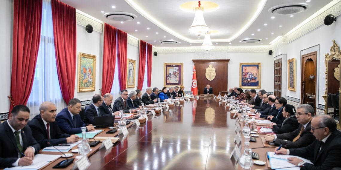 ضمان الأمن الطاقي وتعزيز السّيادة الطاقيّة محور مجلس وزاريّ بالقصبة