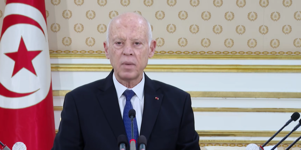 رئيس الجمهورية مهنئا الشعب التونسي بالسنة الجديدة ..: أهم سدّ في مواجهة مختلف التحديات هو وحدة وطنية صمّا ء